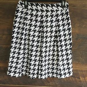Merona hounds tooth plaid skirt black white